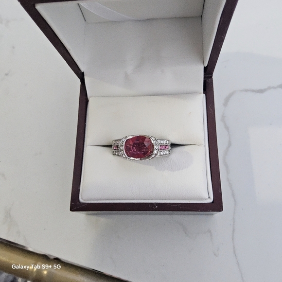 Radiant Red and Silver Ring with Striking Gemstone - Picture 2 of 8